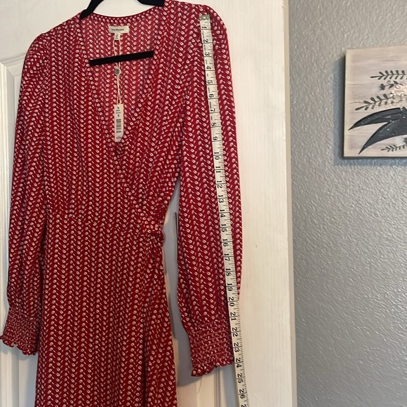 Max studio wrap around long sleeve red and white dress. - Picture 2 of 10